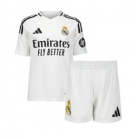 Camiseta Real Madrid Primera Equipación Replica 2024-25 para niños mangas cortas (+ Pantalones cortos)